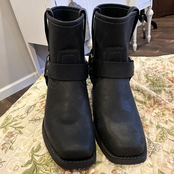 Justin Boots Black Leather Shorty Harness Boots Size 9.5 NWOT - Picture 4 of 9